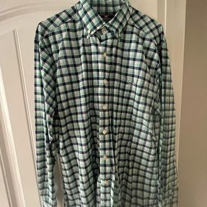 L Vineyard Vines slim fit Tucker performance shirt
